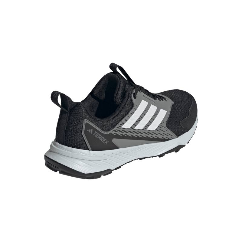 Tenis-adidas-para-mujer-Terrex-Tracefinder-para-outdoor-color-negro.-Par-Laterales