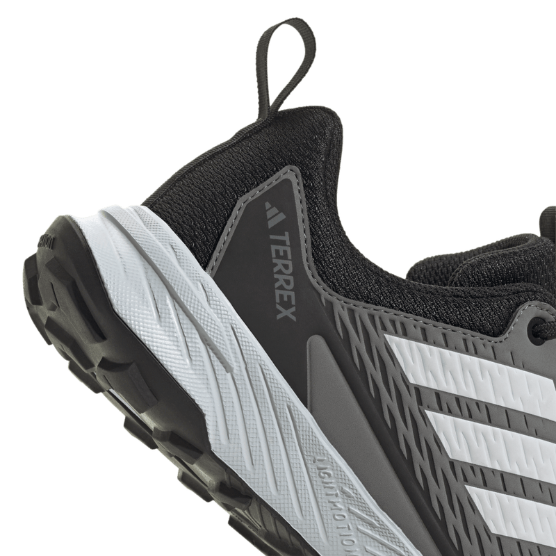 Tenis-adidas-para-mujer-Terrex-Tracefinder-para-outdoor-color-negro.-Lateral-Y-Suela
