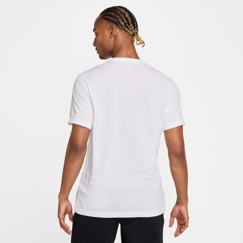 Camiseta-Manga-Corta-nike-para-hombre-M-Nk-Df-Tee-Hbr-Novelty-para-entrenamiento-color-blanco.-Reverso-Sobre-Modelo
