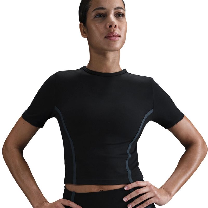 Camiseta-Manga-Corta-nike-para-mujer-W-Nk-One-Fitted-Df-Ss-Top-Sp-para-entrenamiento-color-negro.-Frente-Sin-Modelo