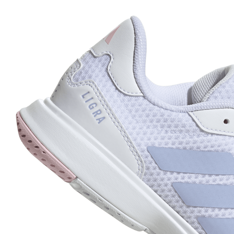 Tenis-adidas-para-mujer-Ligra-8-W-para-indoor-color-blanco.-Lateral-Y-Suela