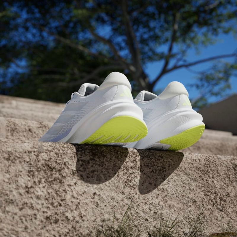 Tenis-adidas-para-mujer-Supernova-Stride-2-para-correr-color-blanco.-Mktg-Vista-30