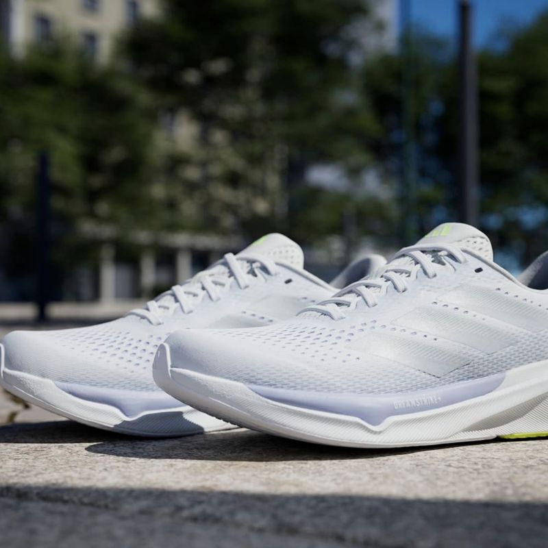 Tenis-adidas-para-mujer-Supernova-Stride-2-para-correr-color-blanco.-Mktg-Vista-45