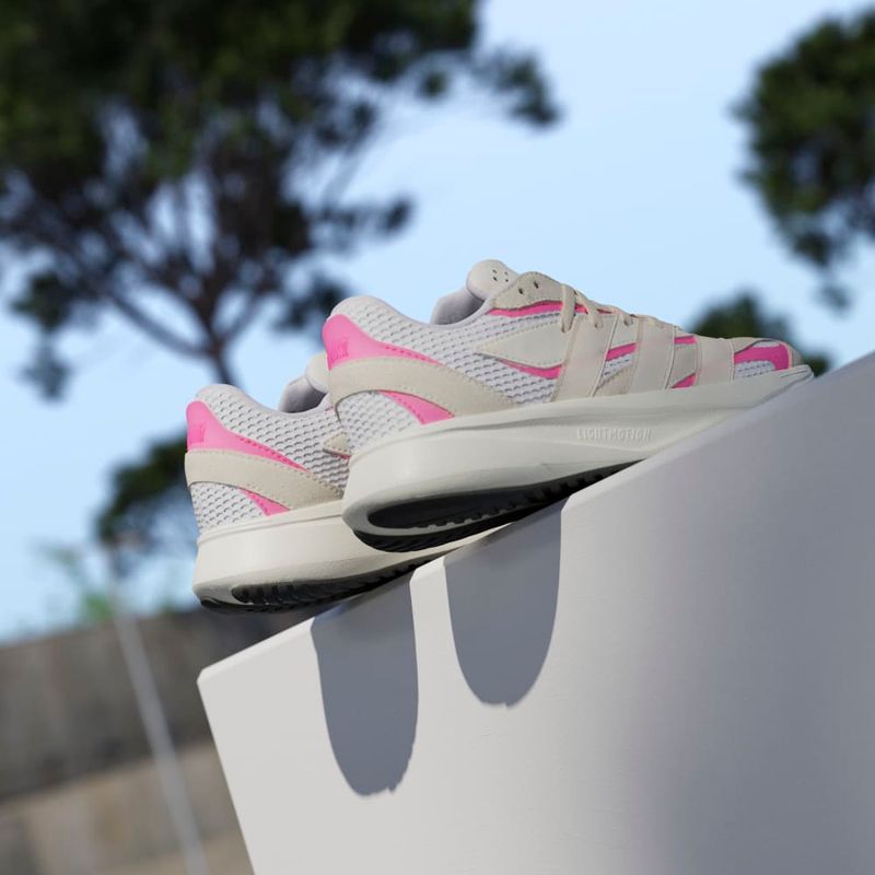 Tenis-adidas-para-niño-Lightblaze-J-para-moda-color-blanco.-Mktg-Vista-41