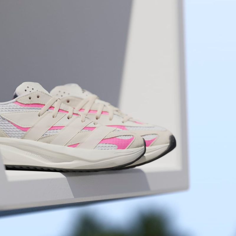 Tenis-adidas-para-niño-Lightblaze-J-para-moda-color-blanco.-Mktg-Vista-46