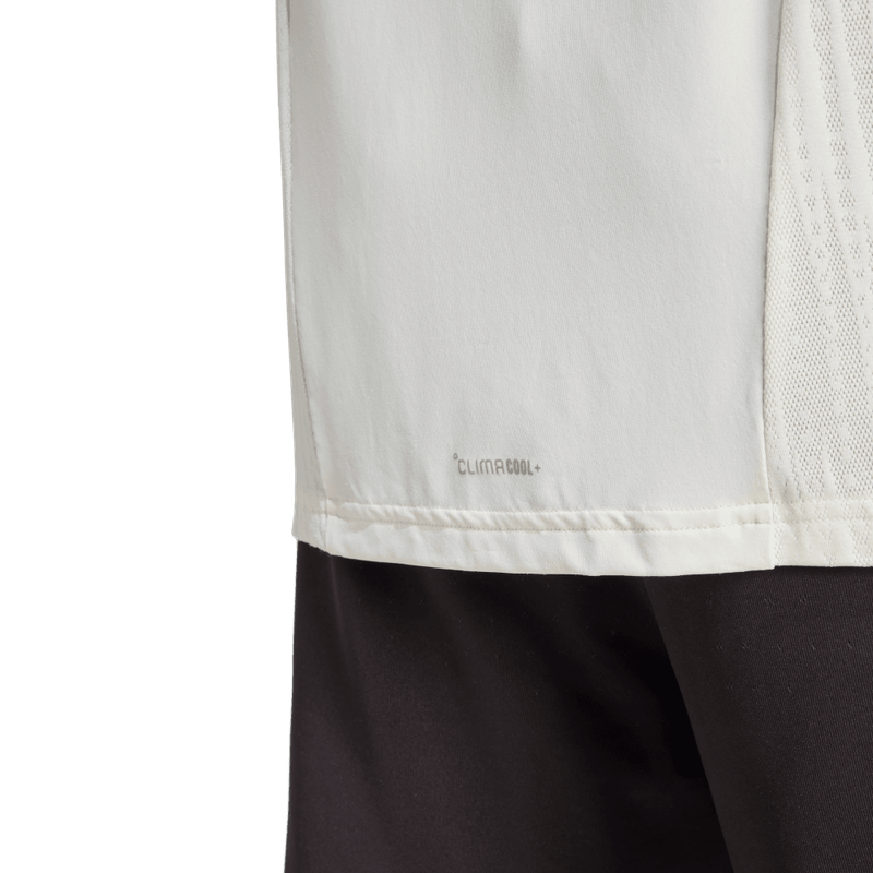Camiseta-Manga-Sisa-adidas-para-hombre-D4T-Int.-Tank-para-entrenamiento-color-blanco.-Lateral-Sobre-Modelo