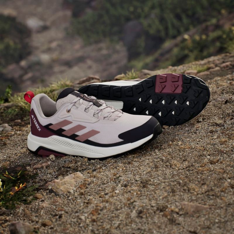 Tenis-adidas-para-mujer-Terrex-Anylander-W-para-outdoor-color-beige.-Mktg-Vista-41