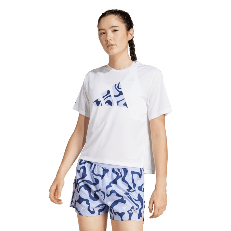 Camiseta-Manga-Corta-adidas-para-mujer-Run-It-Bl-Tee-W-para-correr-color-blanco.-Frontal-Sobre-Modelo-1