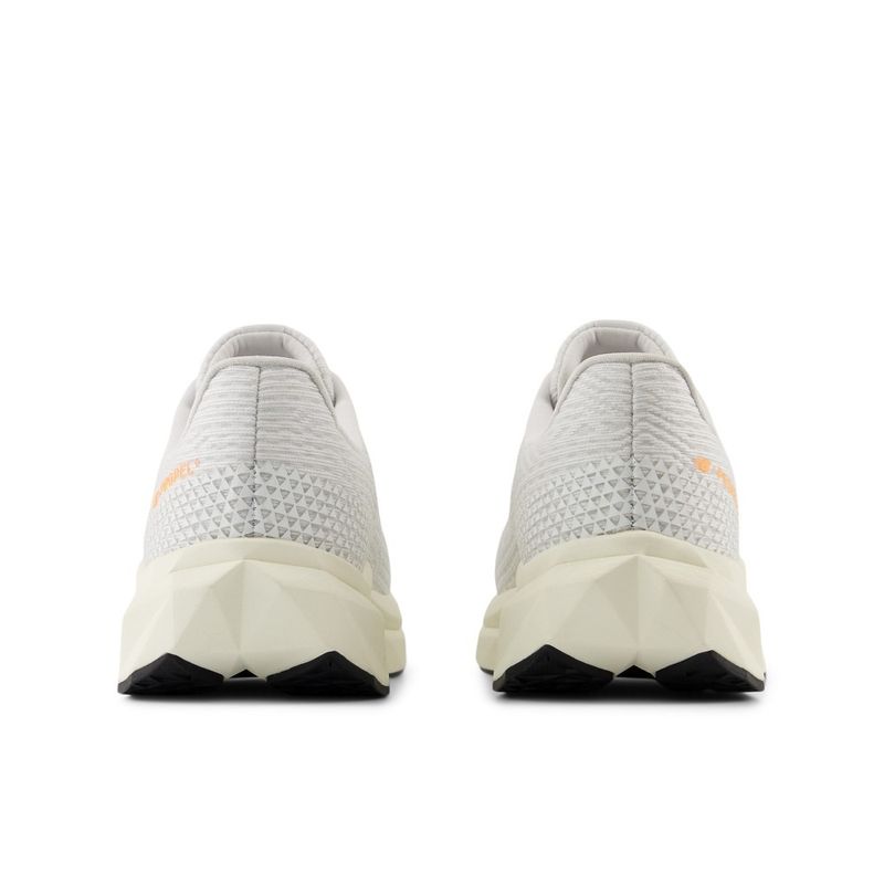 Tenis-new-balance-para-mujer-Propel-V5-para-correr-color-blanco.-Talones