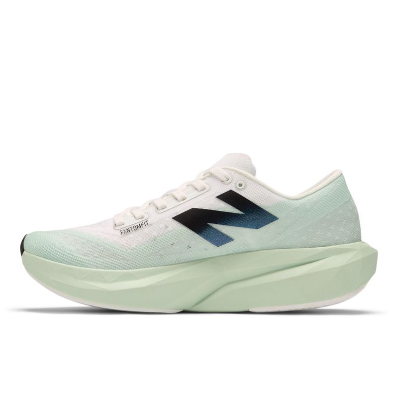 Tenis-new-balance-para-mujer-Rebel-V4-para-correr-color-verde.-Lateral-Izquiersa