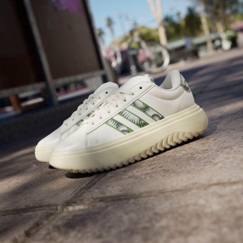 Tenis-adidas-para-mujer-Grand-Court-Platfor-para-moda-color-blanco.-Mktg-Vista-7
