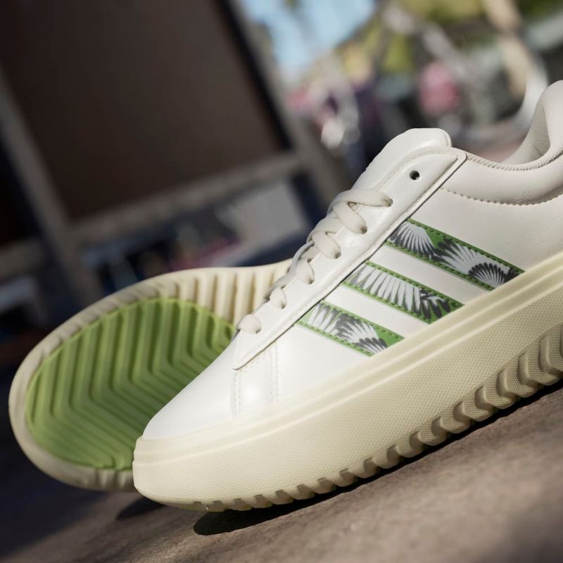 Tenis-adidas-para-mujer-Grand-Court-Platfor-para-moda-color-blanco.-Mktg-Vista-9