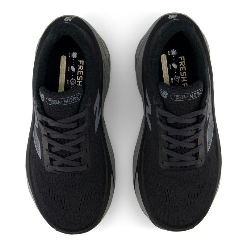 Tenis-new-balance-para-mujer-More-V5-para-correr-color-negro.-Capellada-Pares