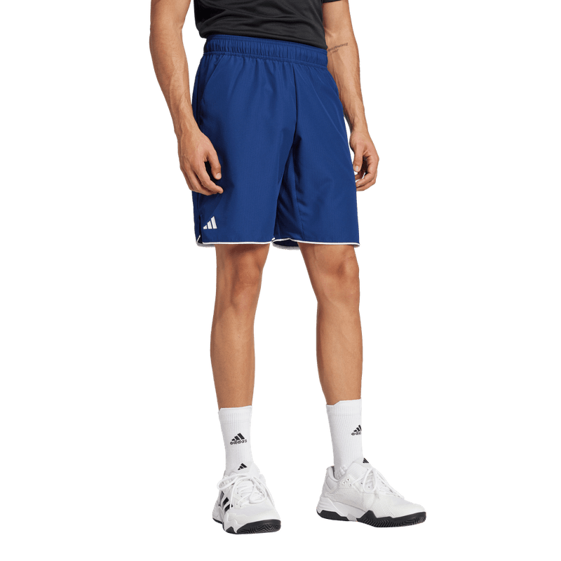 Pantaloneta-adidas-para-hombre-Club-Short-para-tenis-color-azul.-Frente-Sobre-Modelo-1