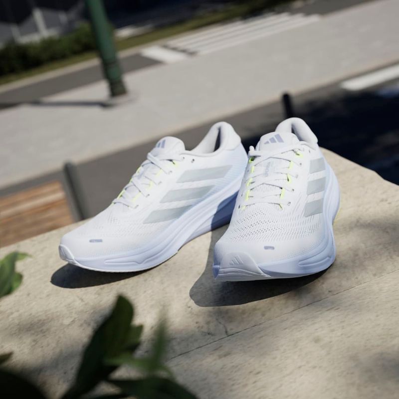 Tenis-adidas-para-mujer-Supernova-Rise-2-W-para-correr-color-gris.-Detalle-7