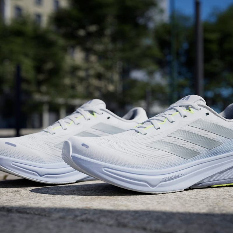 Tenis-adidas-para-mujer-Supernova-Rise-2-W-para-correr-color-gris.-Detalle-8