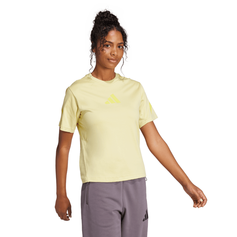 Camiseta-Manga-Corta-adidas-para-mujer-W-Z.N.E.-Tee-para-moda-color-amarillo.-Reverso-Sin-Modelo