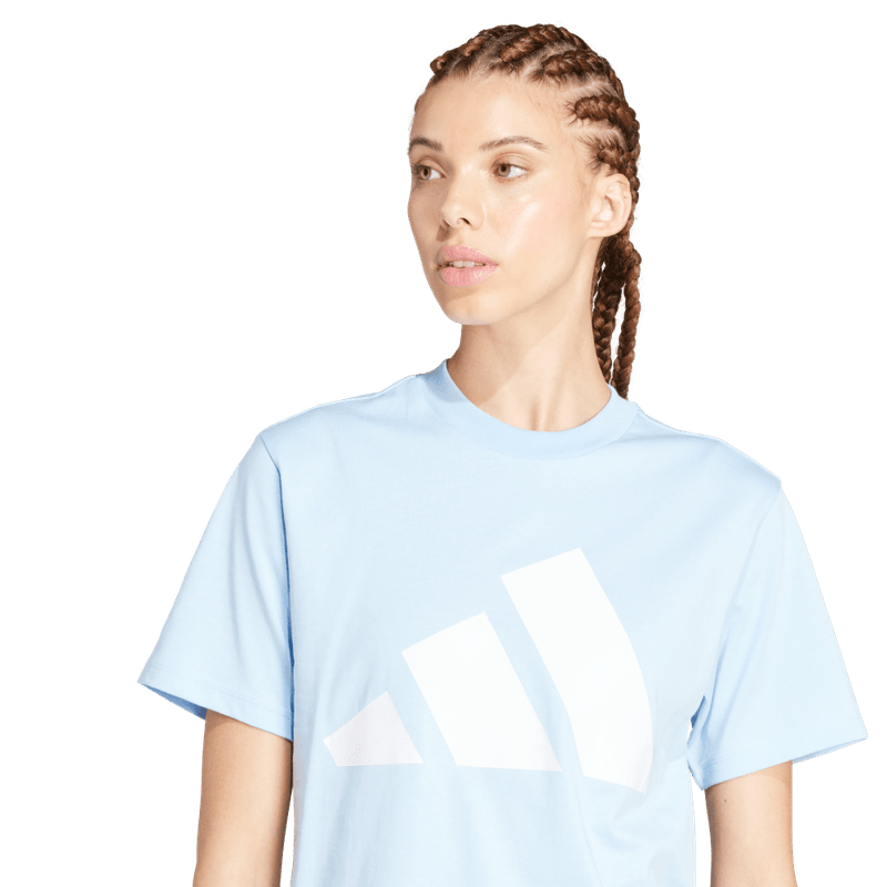 Camiseta-Manga-Corta-adidas-para-mujer-W-Bl-Sj-T-para-moda-color-azul.-Detalle-Posterior