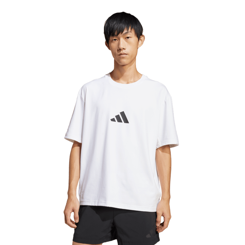 Camiseta-Manga-Corta-adidas-para-hombre-M-Z.N.E.-Tee-Lo-para-moda-color-blanco.-Frente-Sobre-Modelo