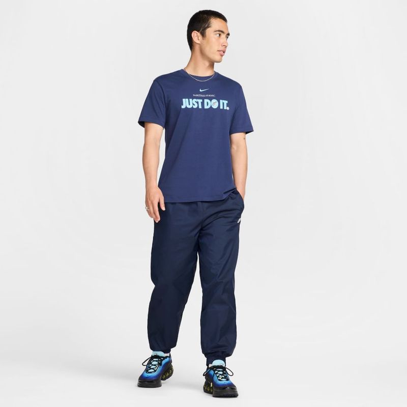 Camiseta-Manga-Corta-nike-para-hombre-M-Nsw-Tee-Oc-Sp24-2-Fs-para-moda-color-azul.-Detalle-1