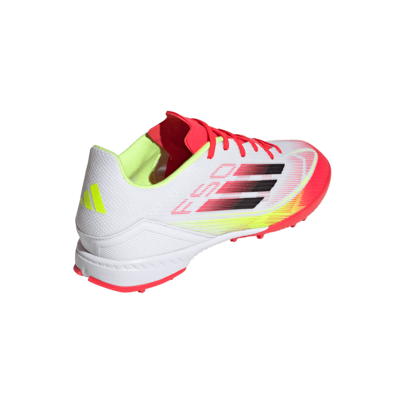 Guayos-adidas-unisex-F50-League-Tf-para-futbol-color-blanco.-Par-Alineados