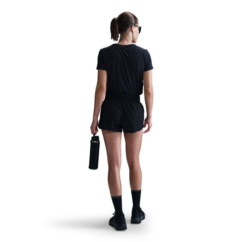 Pantaloneta-nike-para-mujer-W-Nk-One-Swh-Hb-Df-Mr-Br-Srt-para-correr-color-negro.-Reverso-Sobre-Modelo