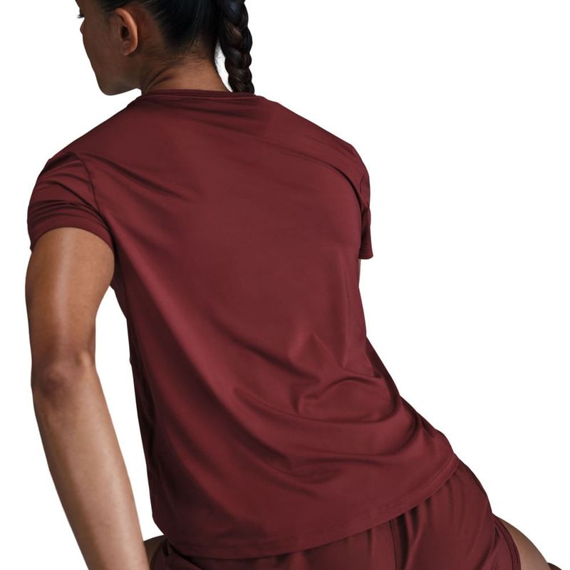 Camiseta-Manga-Corta-nike-para-mujer-W-Nk-One-Swsh-Hbr-Df-Ss-Top-para-correr-color-rojo.-Detalle-2