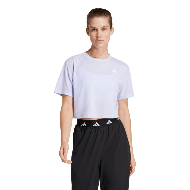 Camiseta-Manga-Corta-adidas-para-mujer-We-Min-Tee-para-entrenamiento-color-morado.-Frente-Sobre-Modelo