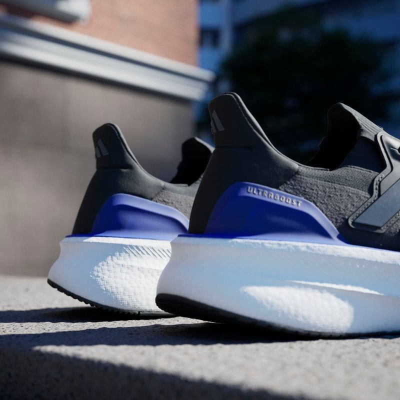 Tenis-adidas-para-hombre-Ultraboost-5-para-correr-color-negro.-Mktg-Vista-9