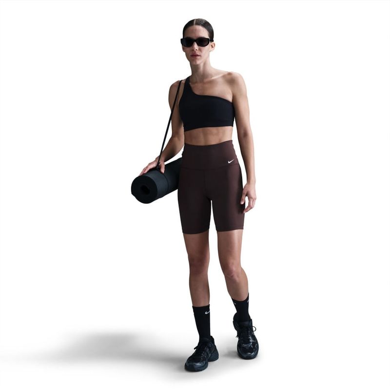 Top-nike-para-mujer-W-Nk-Zenvy-Asym-para-entrenamiento-color-negro.-Frente-Sobre-Modelo