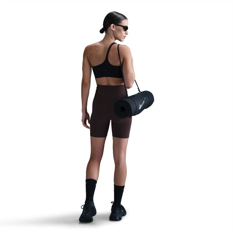 Top-nike-para-mujer-W-Nk-Zenvy-Asym-para-entrenamiento-color-negro.-Reverso-Sobre-Modelo