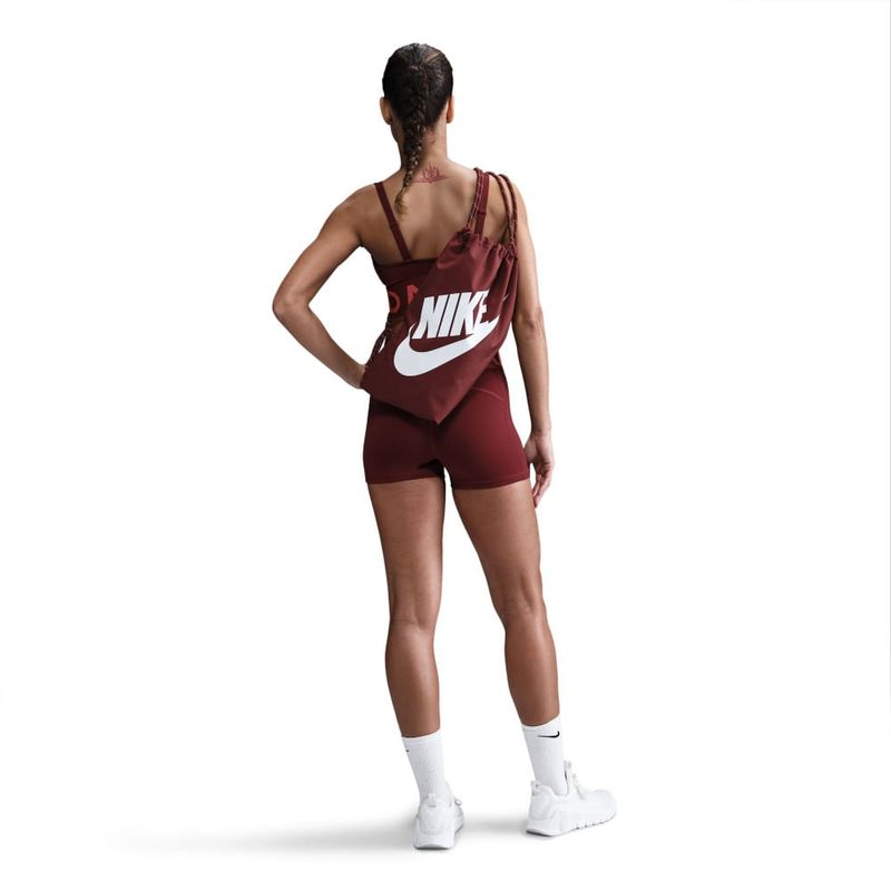Top-nike-para-mujer-W-Np-Indy-Plunge-Bra-Bold-para-entrenamiento-color-rojo.-Reverso-Sobre-Modelo
