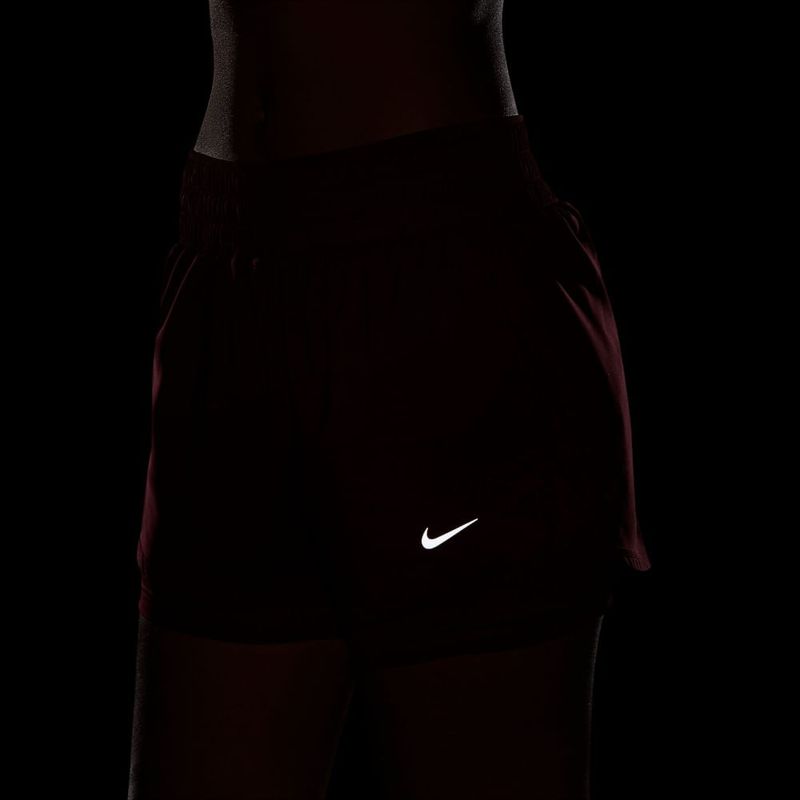 Pantaloneta-nike-para-mujer-W-Nk-One-Df-Mr-3In-2N1-Short-para-entrenamiento-color-rojo.-Detalle-6