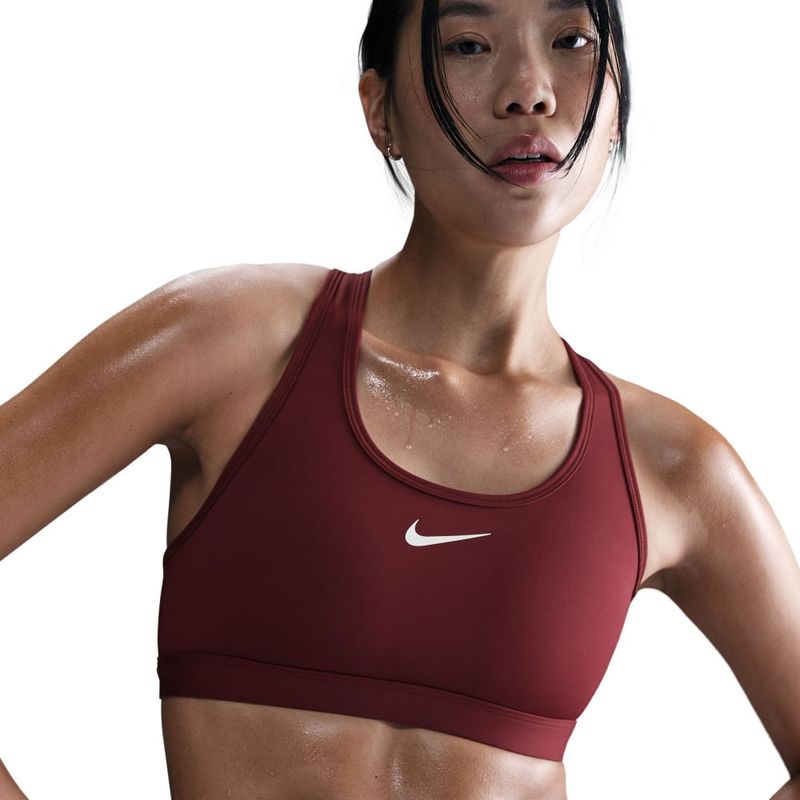 Top-nike-para-mujer-W-Nk-Swsh-Med-Spt-Bra-para-entrenamiento-color-rojo.-Reverso-Sobre-Modelo