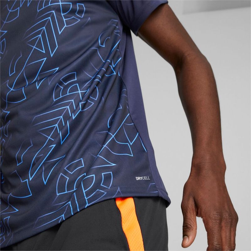 Camiseta-Manga-Corta-puma-para-hombre-Teamliga-Graphic-Jersey-para-futbol-color-azul.-Reverso-Con-Modelo