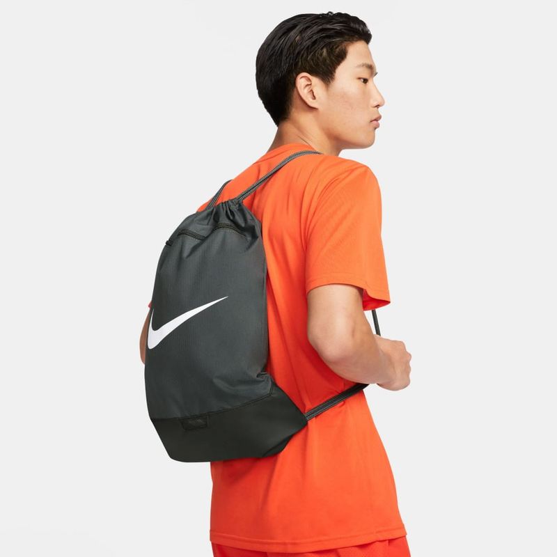 Gym-Sack-nike-para-hombre-Nk-Brsla-Drawstrng---9.5--18L--para-entrenamiento-color-gris.-Modelo-Accesorio
