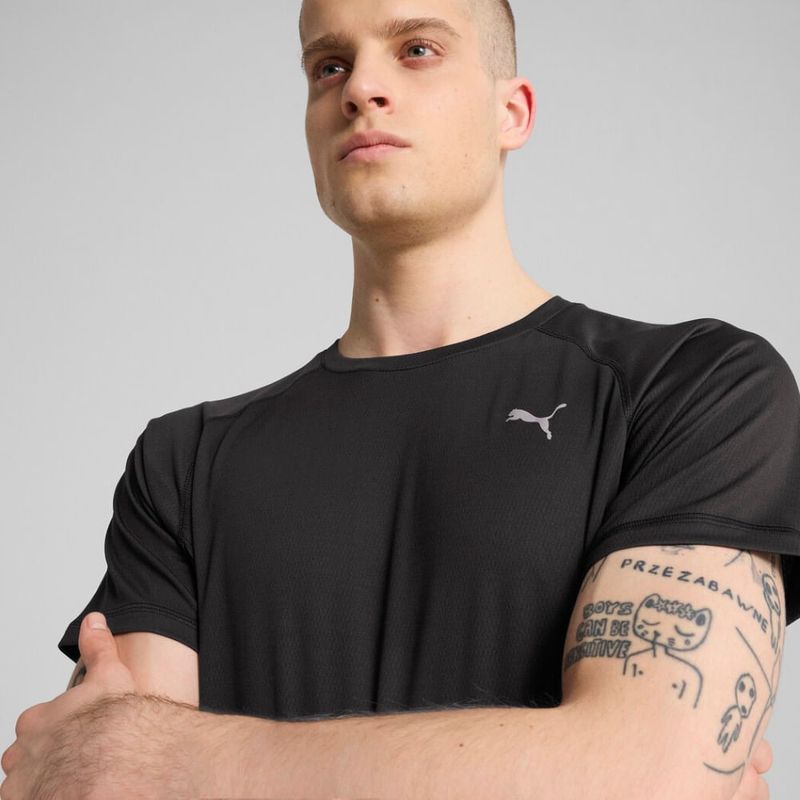 Camiseta-Manga-Corta-puma-para-hombre-M-Run-Velocity-Tee-para-correr-color-negro.-Reverso-Con-Modelo