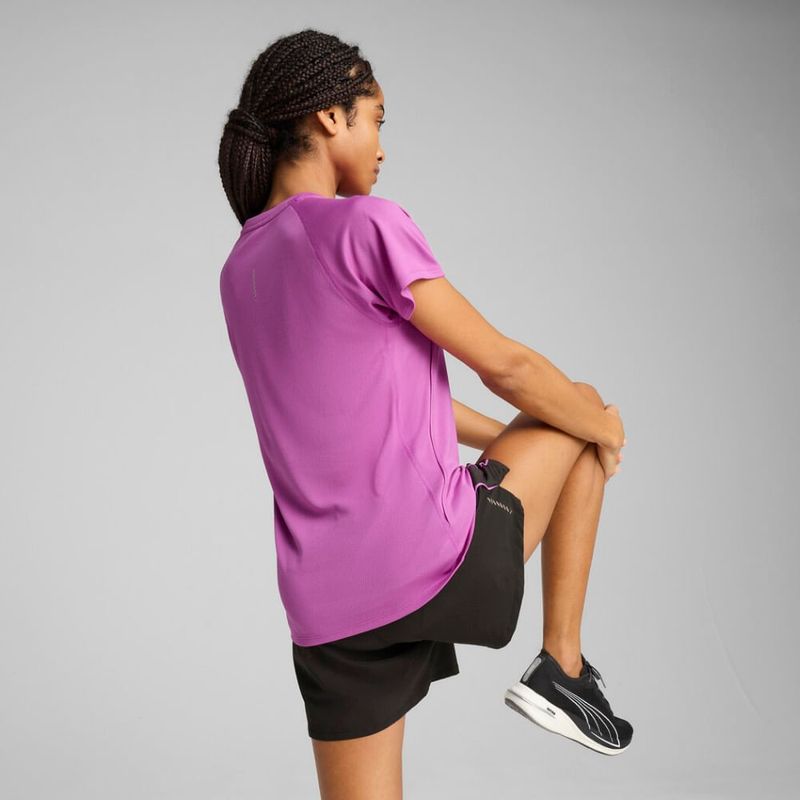 Camiseta-Manga-Corta-puma-para-mujer-Run-Velocity-Tee-W-para-correr-color-morado.-Reverso-Con-Modelo