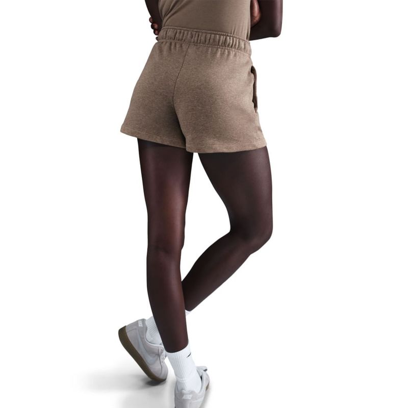 Pantaloneta-nike-para-mujer-W-Nsw-Club-Flc-Mr-Short-para-moda-color-cafe.-Detalle-2