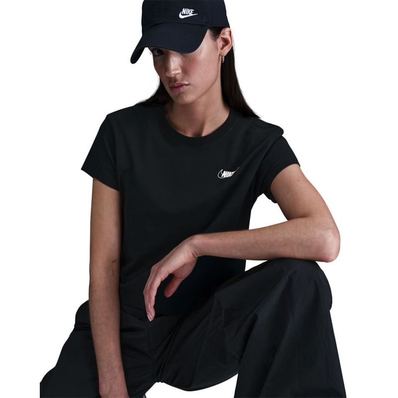 Camiseta-Manga-Corta-nike-para-mujer-W-Nsw-Club-Ss-Tee-Hbr-Md-para-moda-color-negro.-Detalle-1