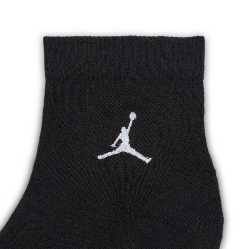Medias-nike-para-hombre-U-J-Everyday-Cush-Poly-Ankle-3-para-moda-color-multicolor.-Zoom-Frontal
