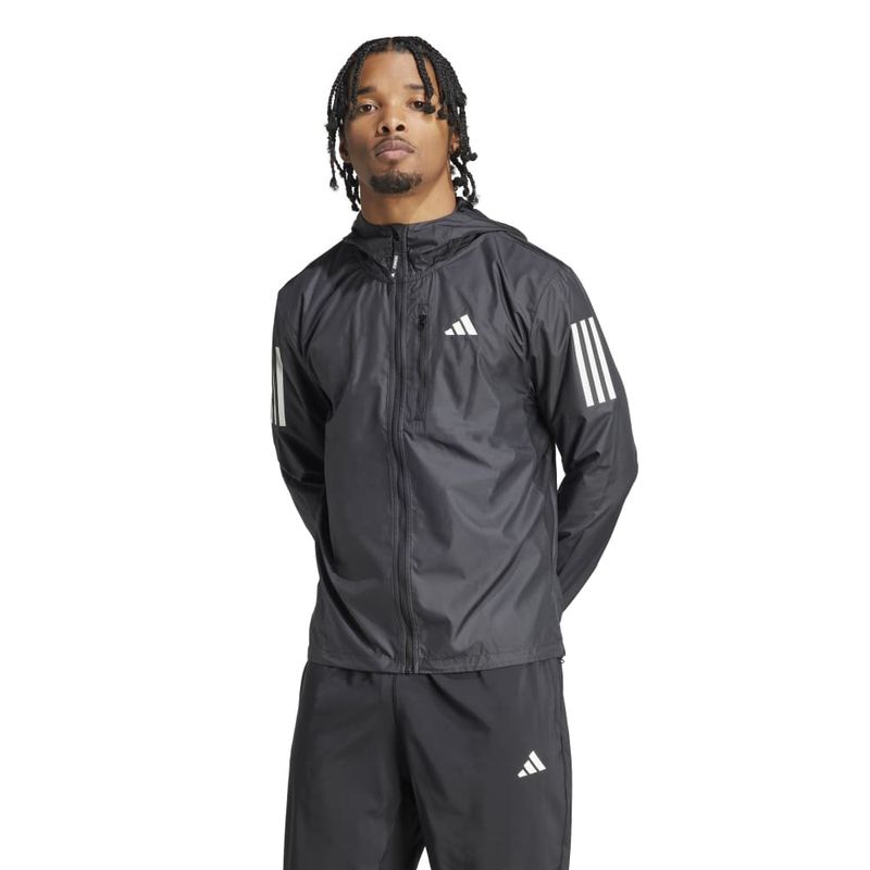 Chaqueta-adidas-para-hombre-Otr-B-Jkt-para-correr-color-negro.-Frente-Sobre-Modelo