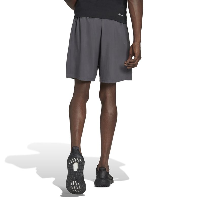 Pantaloneta-adidas-para-hombre-Tr-Es-Wv-Sho-para-entrenamiento-color-gris.-Zoom-Frontal-Sobre-Modelo