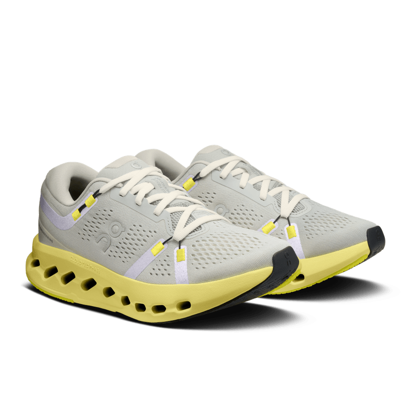 Tenis-on-para-mujer-Cloudsurfer-2-para-correr-color-blanco.-Par-Alineados-