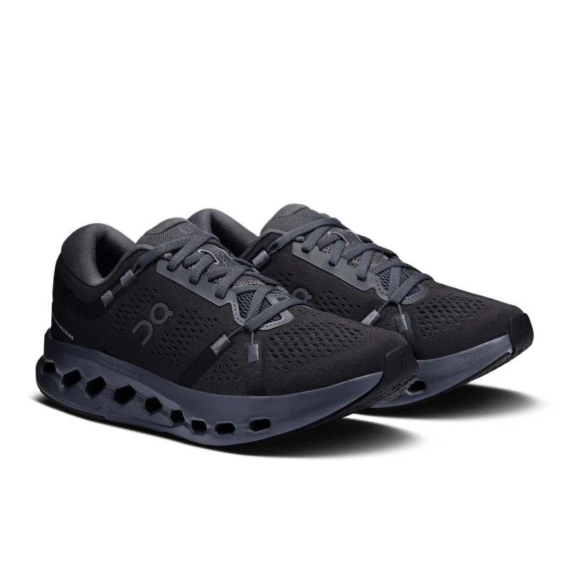 Tenis-on-para-mujer-Cloudsurfer-2-para-correr-color-negro.-Par-Alineados-