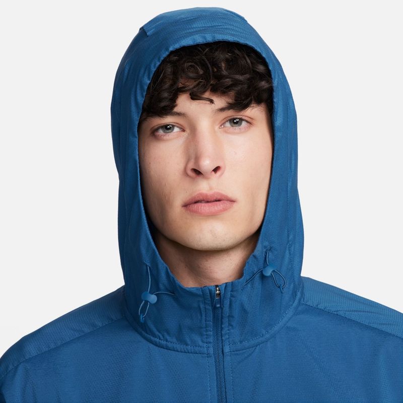 Chaqueta-nike-para-hombre-M-Nk-Run-Energy-Windrunner-para-correr-color-azul.-Detalle-12