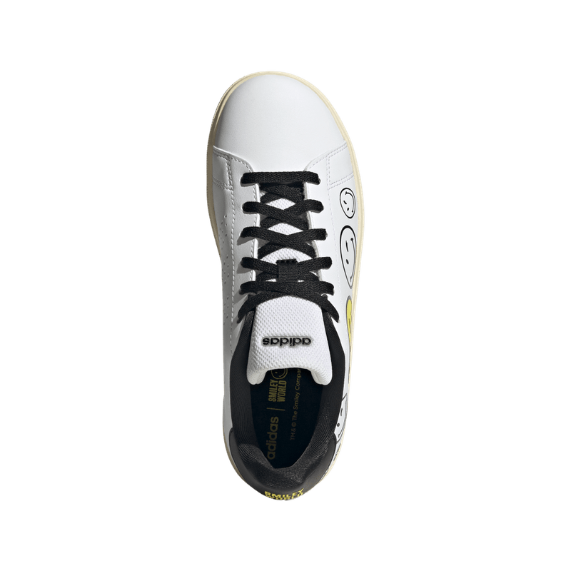 Tenis-adidas-para-niño-Advantage-Smiley-J-para-moda-color-blanco.-Capellada
