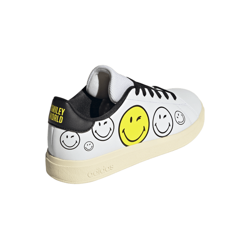 Tenis-adidas-para-niño-Advantage-Smiley-J-para-moda-color-blanco.-Par-Laterales