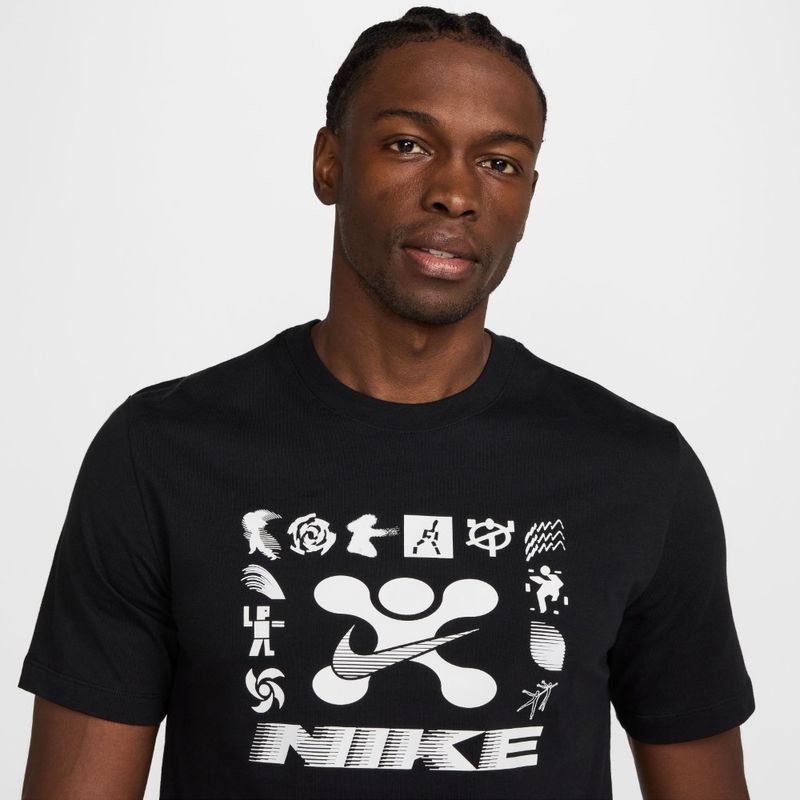 Camiseta-Manga-Corta-nike-para-hombre-M-Nk-Tee-Gym-Life-para-entrenamiento-color-negro.-Reverso-Sobre-Modelo