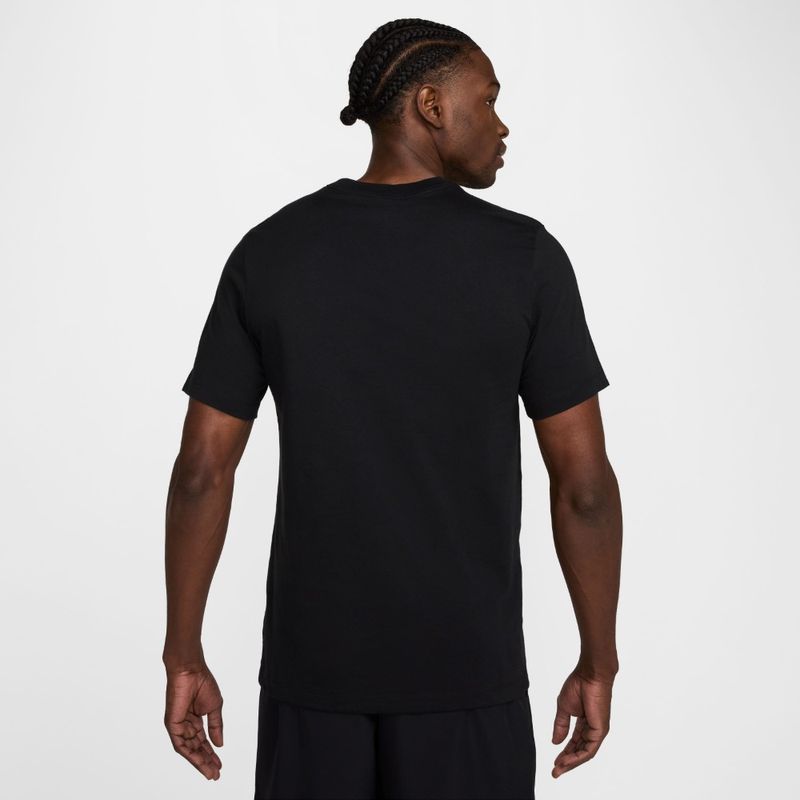 Camiseta-Manga-Corta-nike-para-hombre-M-Nk-Tee-Gym-Life-para-entrenamiento-color-negro.-Reverso-Sobre-Modelo